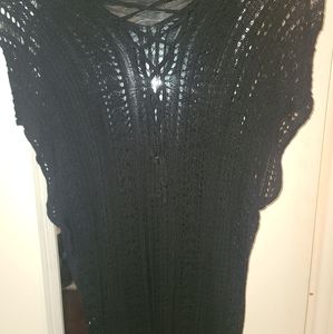 Short sleeve sweater.